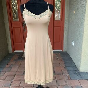 Jones New York Cream Lace Trim Chemise